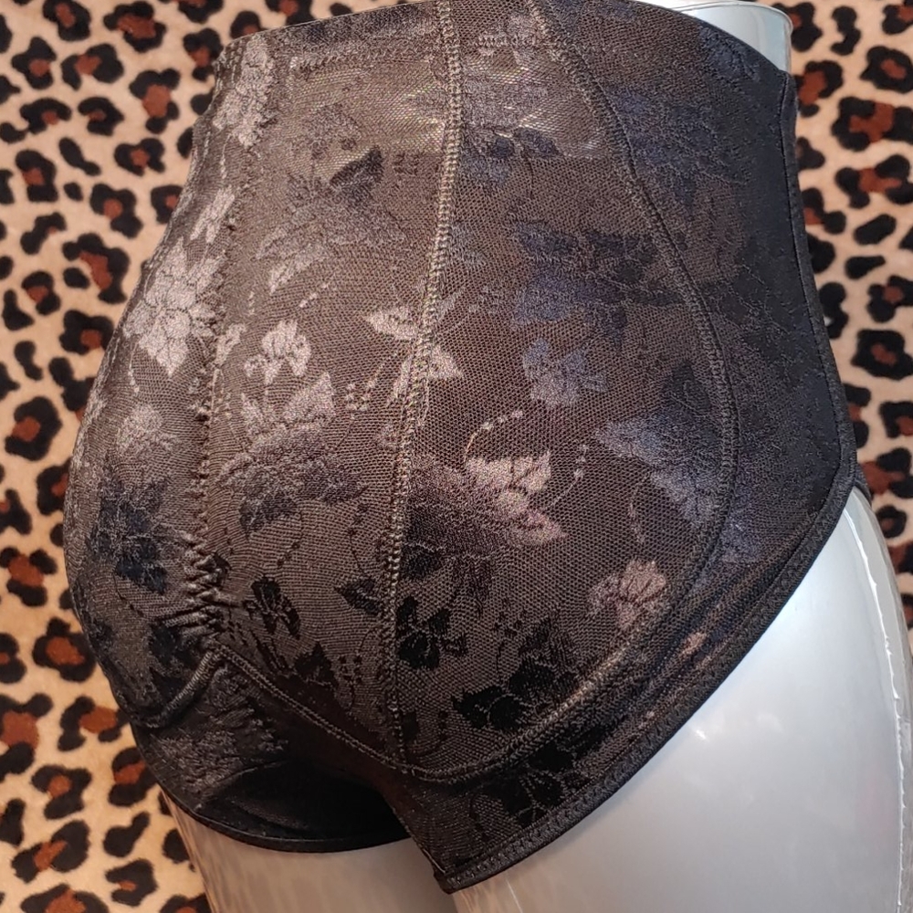 NWT Black Butt Enhancer Lace Panty Removable Pads
